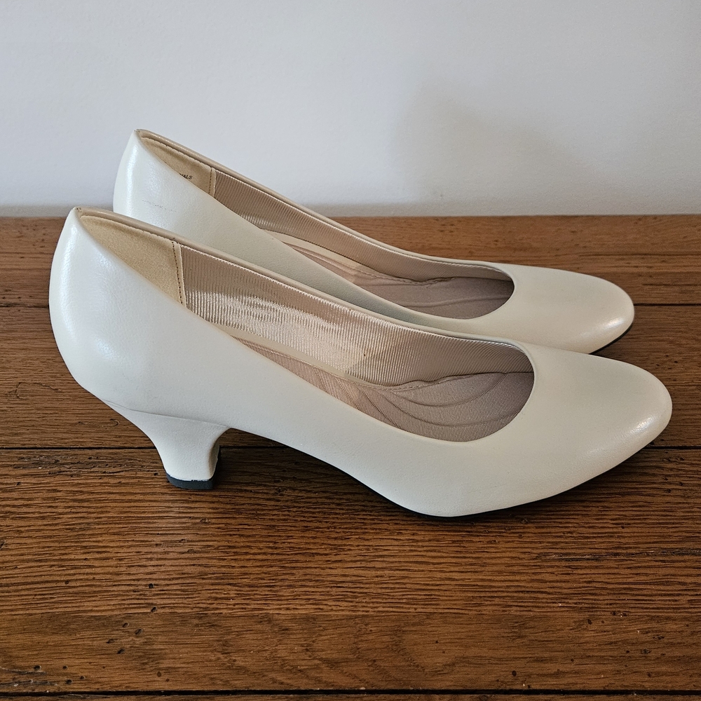 Elegant Cream Women's Pumps